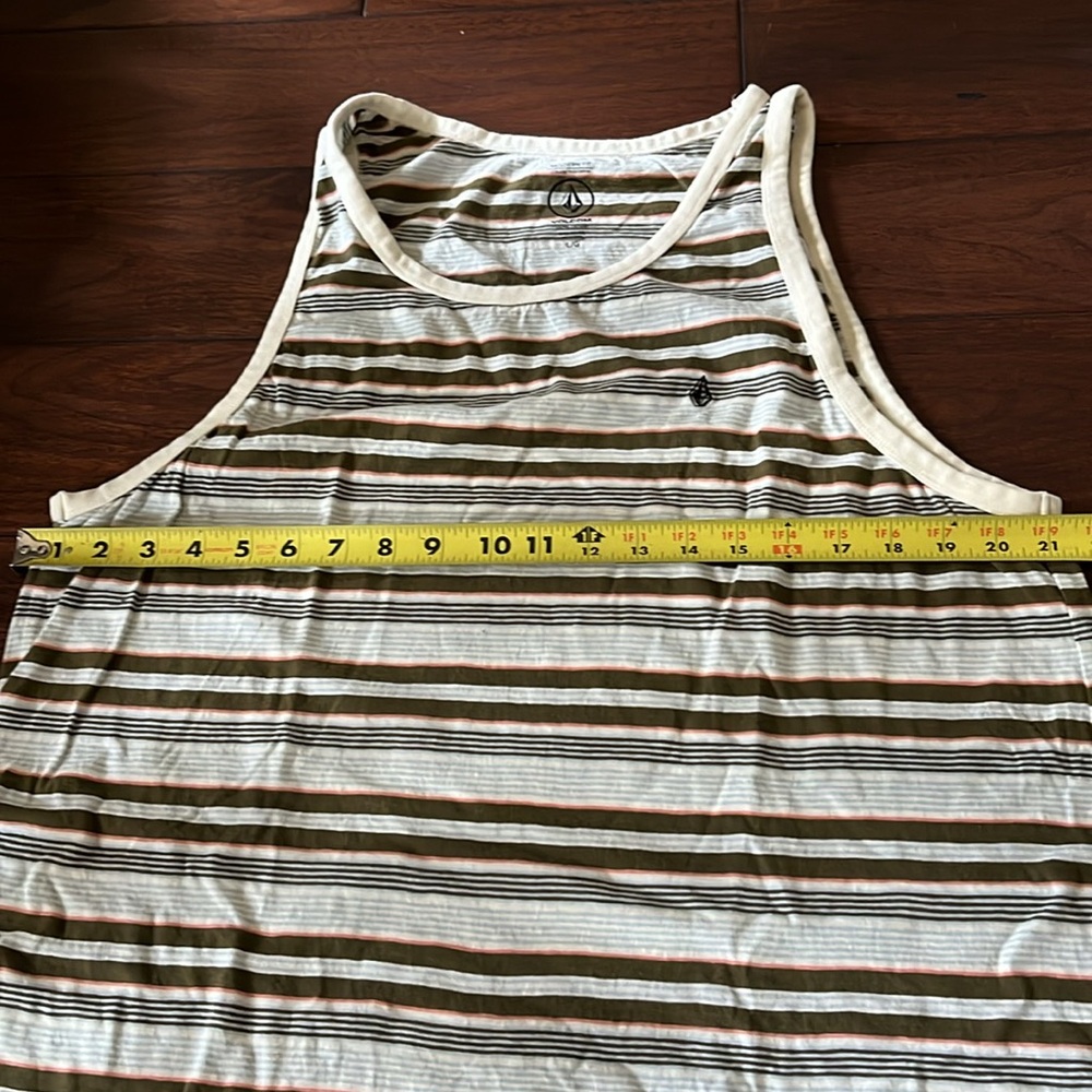 Volcom Men Medium Tank - Picture 4 of 5